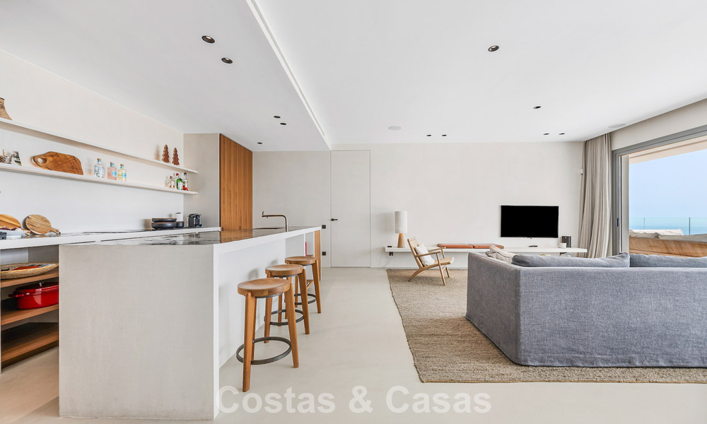 First-class apartment with panoramic sea views for sale in a gated boutique development in Marbella - Benahavís 806601