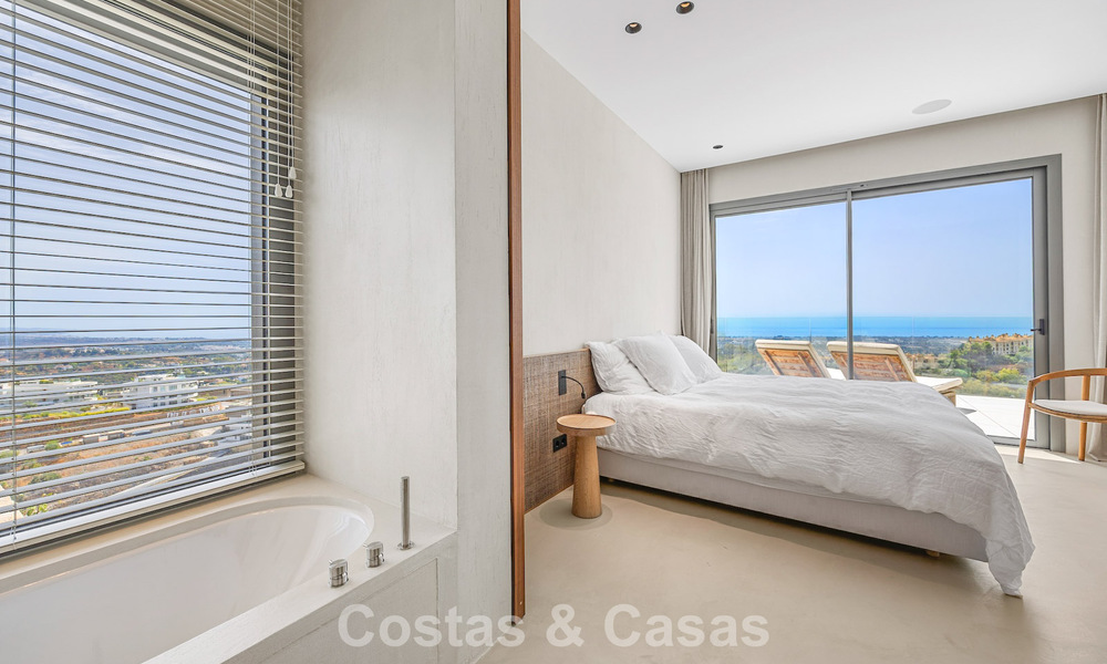 First-class apartment with panoramic sea views for sale in a gated boutique development in Marbella - Benahavís 806602
