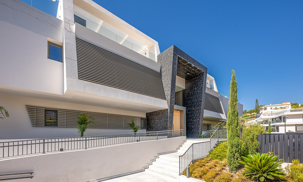 First-class apartment with panoramic sea views for sale in a gated boutique development in Marbella - Benahavís 806696