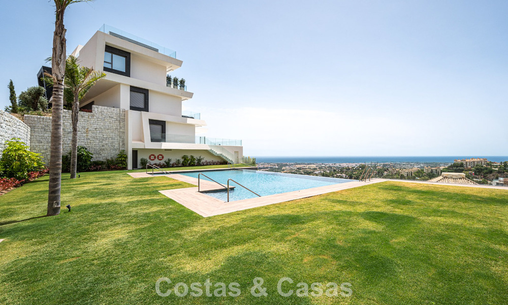 First-class apartment with panoramic sea views for sale in a gated boutique development in Marbella - Benahavís 806701