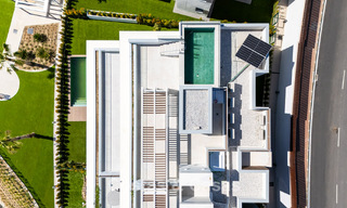 Gloednieuw, modern luxe duplex penthouse met zwembad en zeezicht te koop aan de golfbaan in Oost-Marbella 806343 