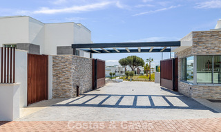 Gloednieuw, modern luxe duplex penthouse met zwembad en zeezicht te koop aan de golfbaan in Oost-Marbella 806347 