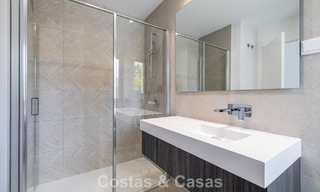 Gloednieuw, modern luxe duplex penthouse met zwembad en zeezicht te koop aan de golfbaan in Oost-Marbella 806355 