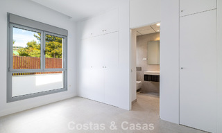 Gloednieuw, modern luxe duplex penthouse met zwembad en zeezicht te koop aan de golfbaan in Oost-Marbella 806358 