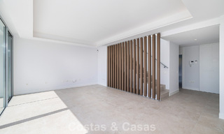 Gloednieuw, modern luxe duplex penthouse met zwembad en zeezicht te koop aan de golfbaan in Oost-Marbella 806367 