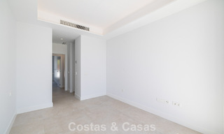 Gloednieuw, modern luxe duplex penthouse met zwembad en zeezicht te koop aan de golfbaan in Oost-Marbella 806376 