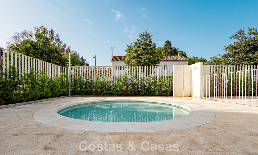 Modern penthouse met royaal solarium te koop op een steenworp afstand van het strand in Elviria, Oost-Marbella 806419