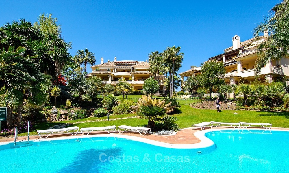 Luxe appartementen en penthouses te koop in exclusief eerstelijngolf complex in Nueva-Andalucia, Marbella 2325