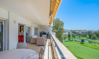 Luxueus duplex penthouse te koop direct aan de golfbaan, dicht bij alle voorzieningen in Guadalmina Alta en San Pedro, Marbella 806431 