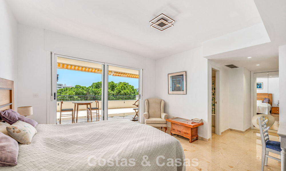 Luxueus duplex penthouse te koop direct aan de golfbaan, dicht bij alle voorzieningen in Guadalmina Alta en San Pedro, Marbella 806437