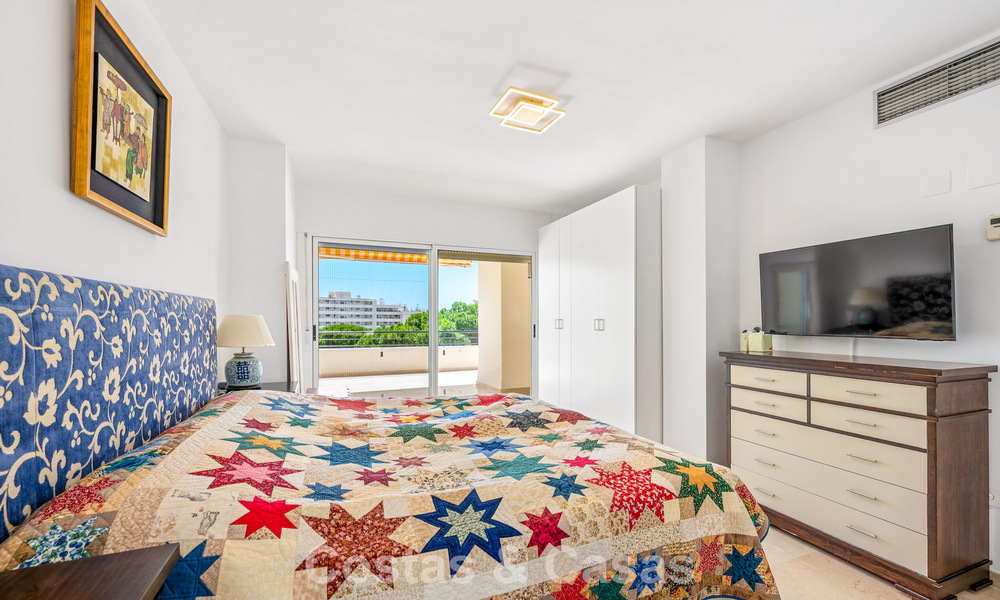 Luxueus duplex penthouse te koop direct aan de golfbaan, dicht bij alle voorzieningen in Guadalmina Alta en San Pedro, Marbella 806442