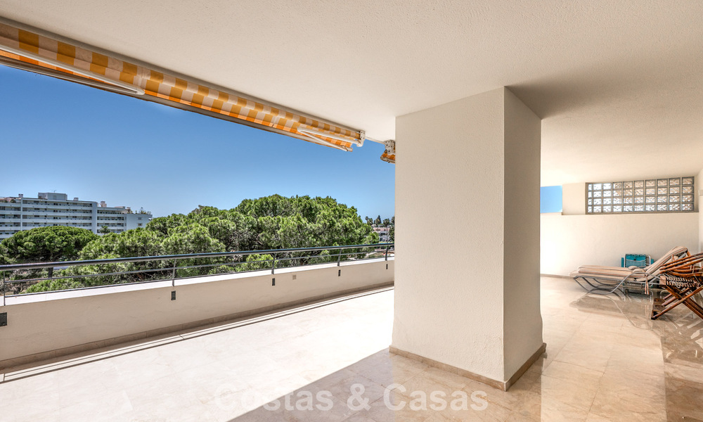 Luxueus duplex penthouse te koop direct aan de golfbaan, dicht bij alle voorzieningen in Guadalmina Alta en San Pedro, Marbella 806445