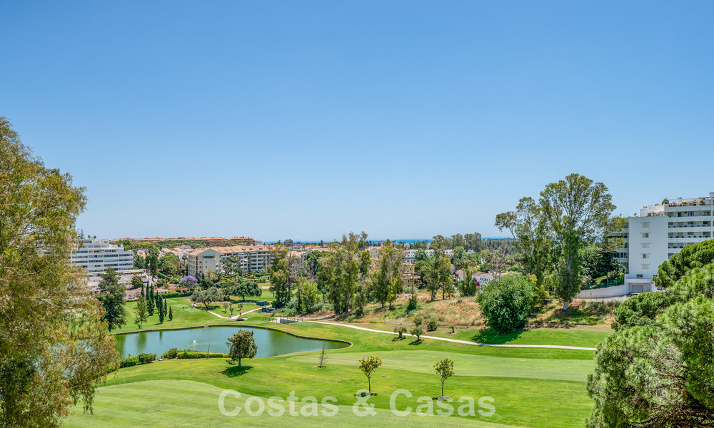 Luxueus duplex penthouse te koop direct aan de golfbaan, dicht bij alle voorzieningen in Guadalmina Alta en San Pedro, Marbella 806446