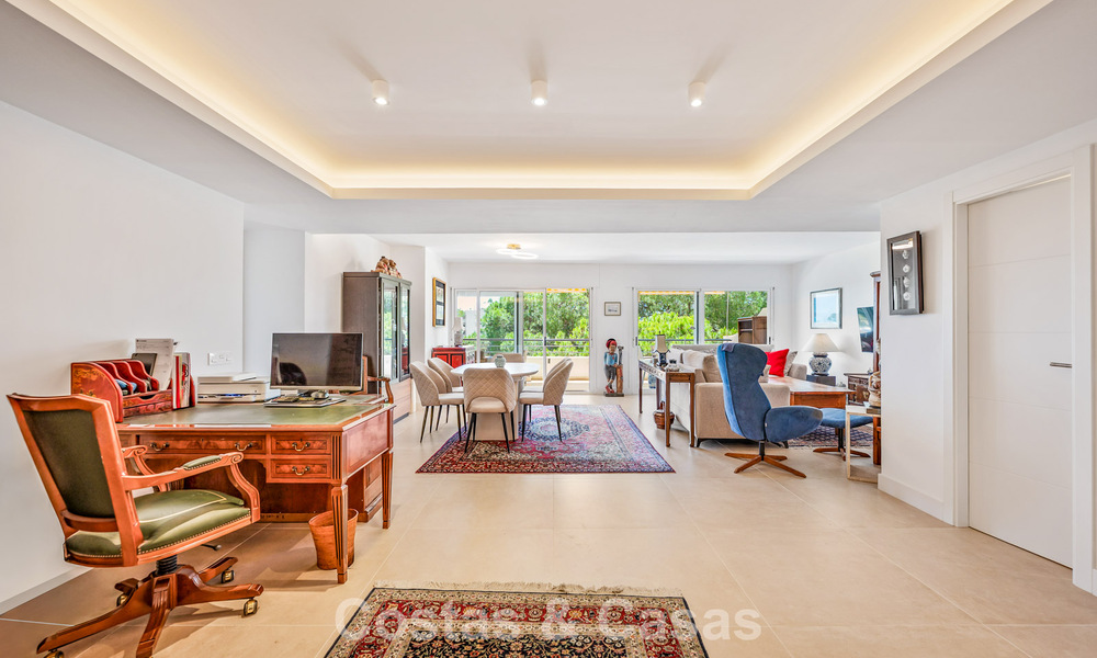 Luxueus duplex penthouse te koop direct aan de golfbaan, dicht bij alle voorzieningen in Guadalmina Alta en San Pedro, Marbella 806456