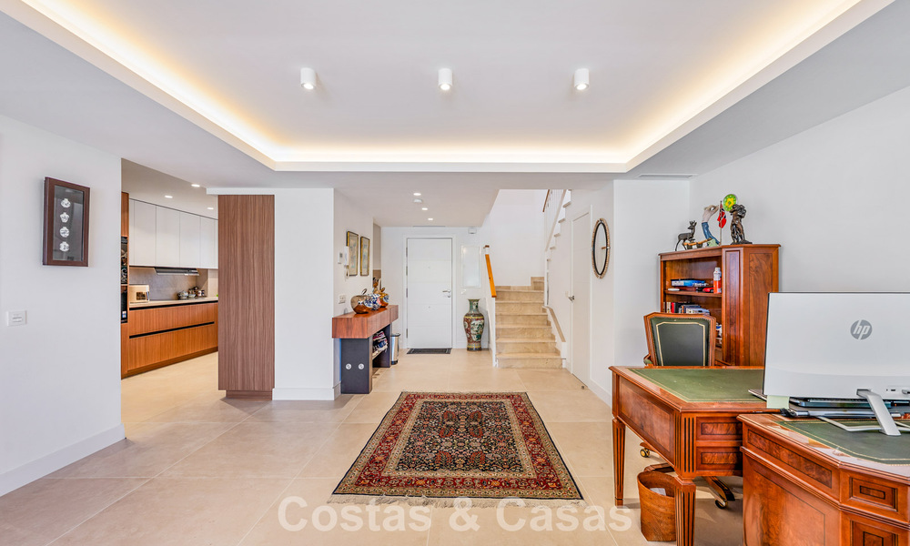 Luxueus duplex penthouse te koop direct aan de golfbaan, dicht bij alle voorzieningen in Guadalmina Alta en San Pedro, Marbella 806464