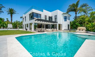 Gloenieuwe, moderne familievilla met zwembad te koop op de New Golden Mile tussen Marbella en Estepona 806610 