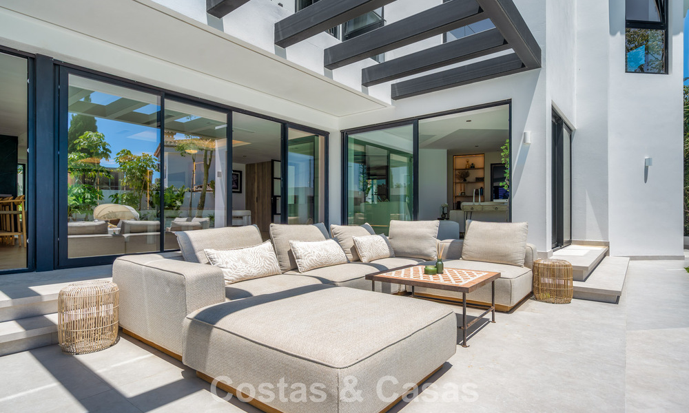 Gloenieuwe, moderne familievilla met zwembad te koop op de New Golden Mile tussen Marbella en Estepona 806612