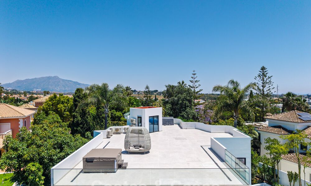 Gloenieuwe, moderne familievilla met zwembad te koop op de New Golden Mile tussen Marbella en Estepona 806642