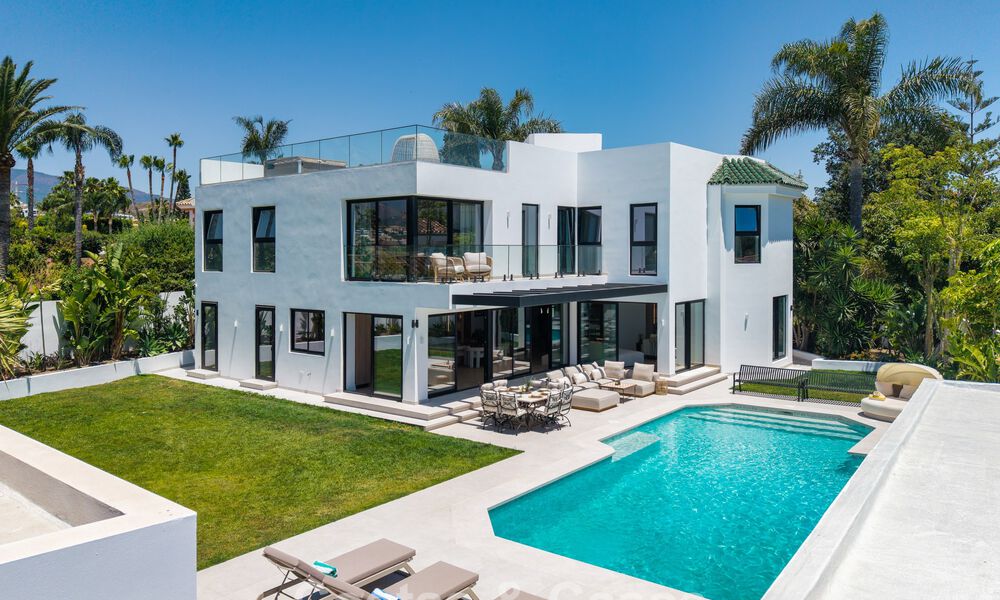 Gloenieuwe, moderne familievilla met zwembad te koop op de New Golden Mile tussen Marbella en Estepona 806643