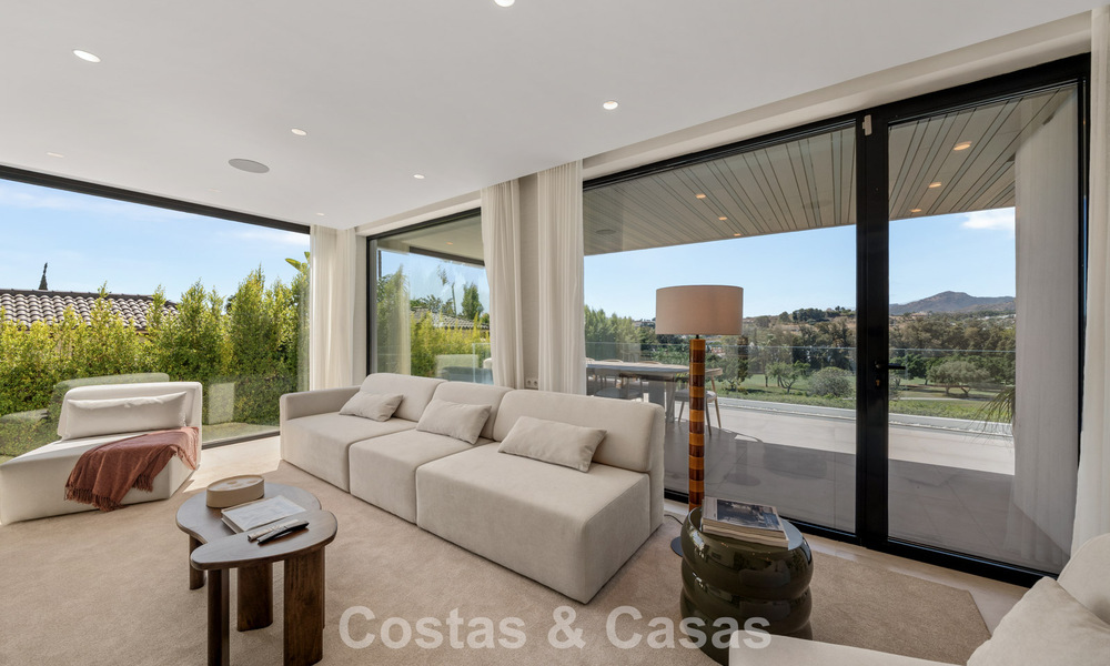 5-slaapkamer eigentijdse villa te koop direct aan de golfbaan in Nueva Andalucia, Marbella 806753