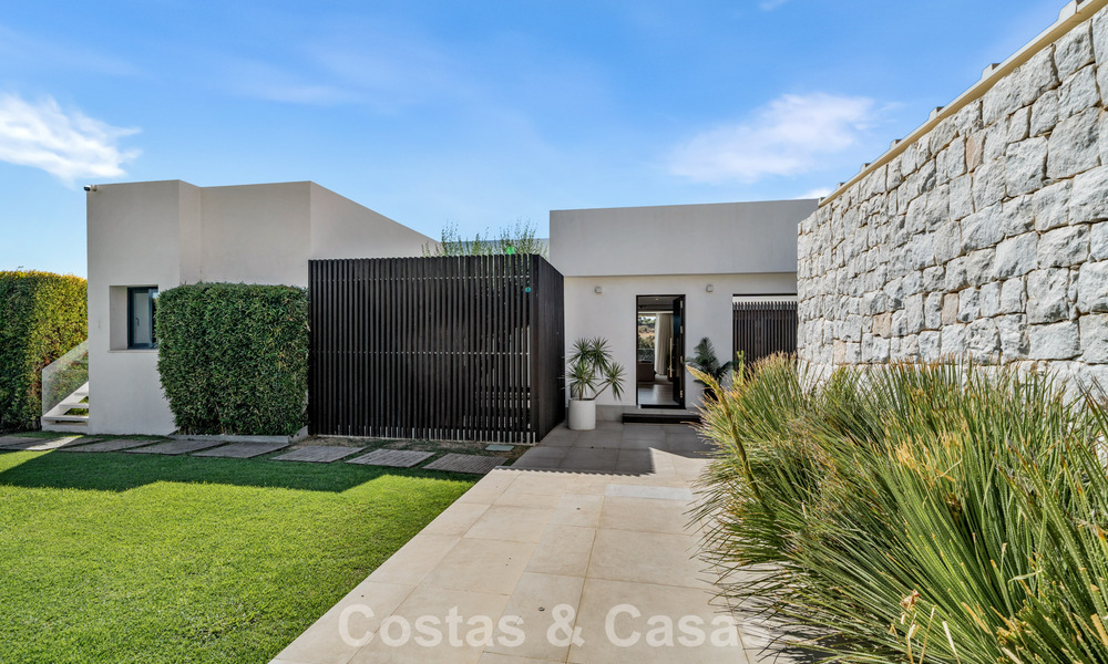 5-slaapkamer eigentijdse villa te koop direct aan de golfbaan in Nueva Andalucia, Marbella 806761