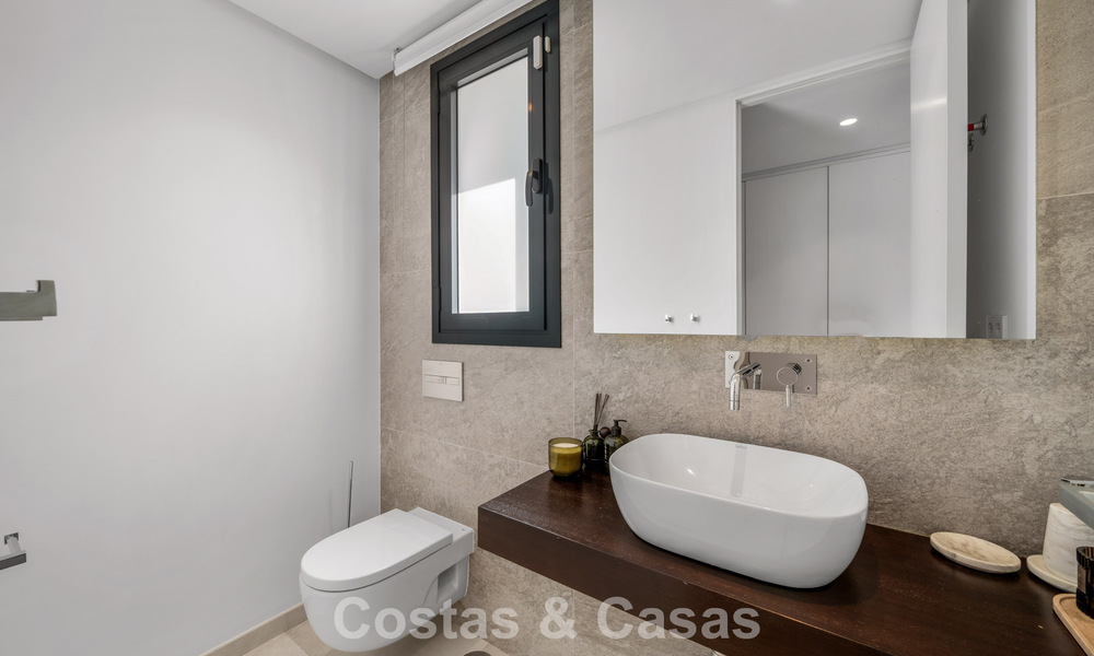 5-slaapkamer eigentijdse villa te koop direct aan de golfbaan in Nueva Andalucia, Marbella 806764