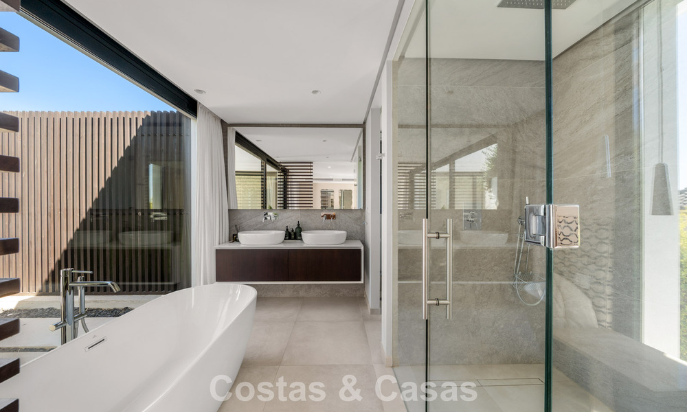 5-slaapkamer eigentijdse villa te koop direct aan de golfbaan in Nueva Andalucia, Marbella 806765