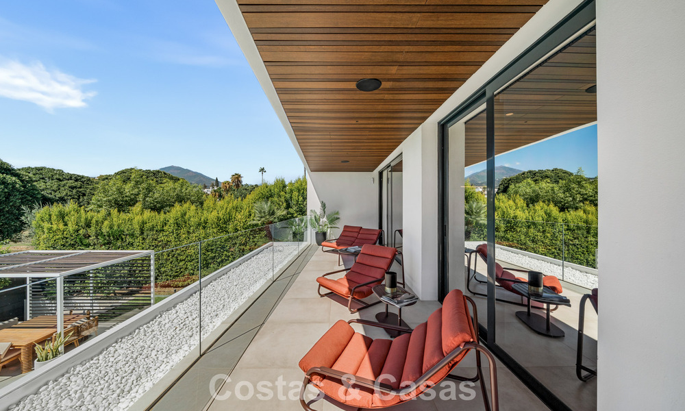 5-slaapkamer eigentijdse villa te koop direct aan de golfbaan in Nueva Andalucia, Marbella 806786