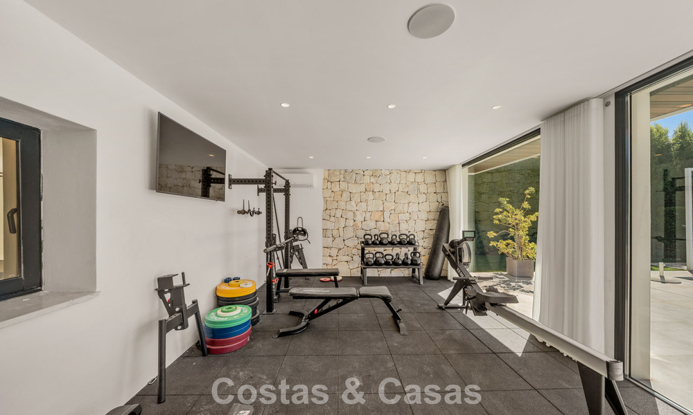 5-slaapkamer eigentijdse villa te koop direct aan de golfbaan in Nueva Andalucia, Marbella 806807