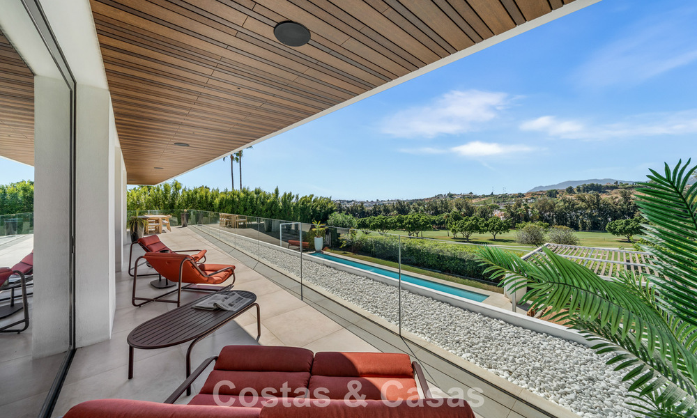 5-slaapkamer eigentijdse villa te koop direct aan de golfbaan in Nueva Andalucia, Marbella 806813