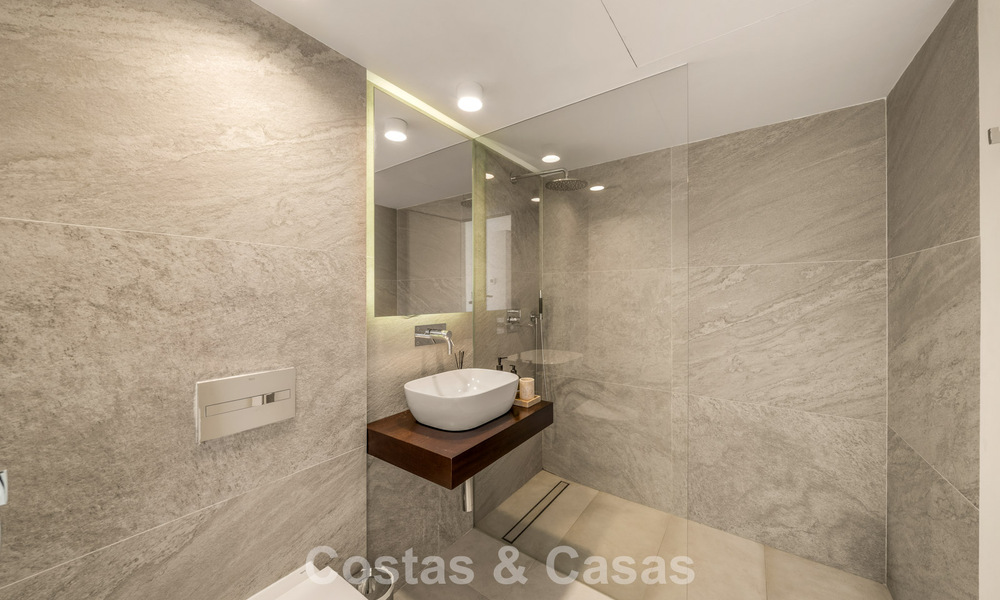 5-slaapkamer eigentijdse villa te koop direct aan de golfbaan in Nueva Andalucia, Marbella 806817