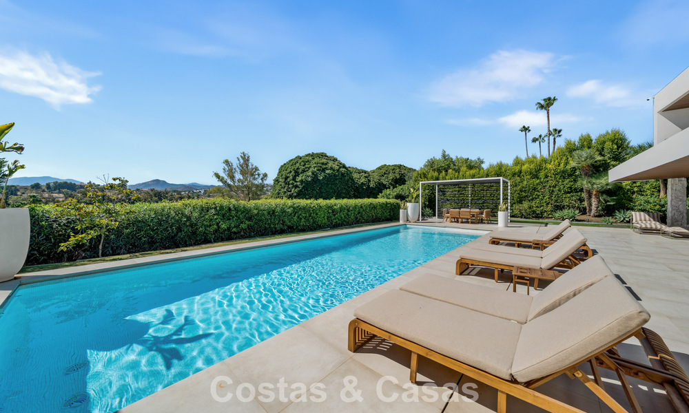 5-slaapkamer eigentijdse villa te koop direct aan de golfbaan in Nueva Andalucia, Marbella 806819