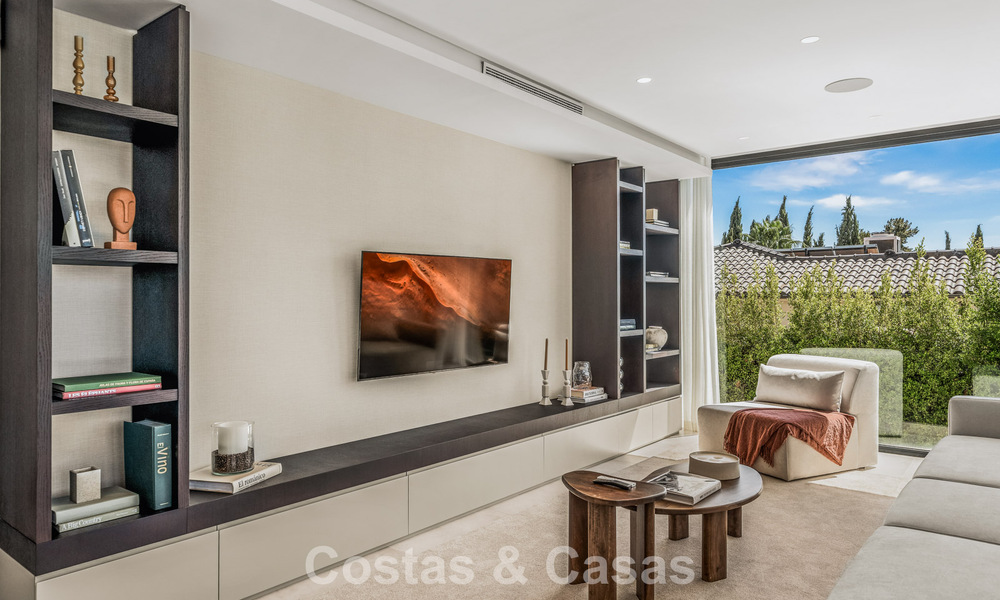 5-slaapkamer eigentijdse villa te koop direct aan de golfbaan in Nueva Andalucia, Marbella 806820