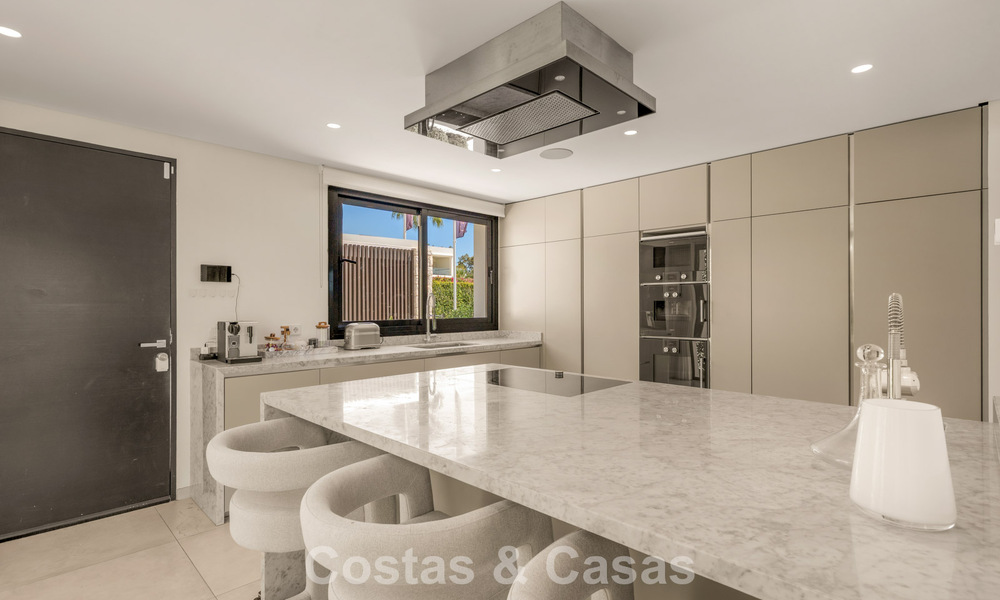 5-slaapkamer eigentijdse villa te koop direct aan de golfbaan in Nueva Andalucia, Marbella 806824