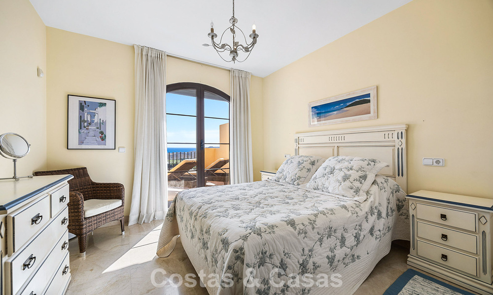 Lichtrijk hoekpenthouse met 360° uitzicht in het golfresort Los Arqueros in Marbella - Benahavis 806842