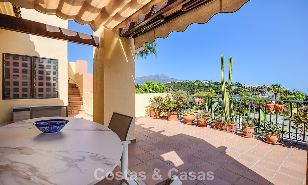 Lichtrijk hoekpenthouse met 360° uitzicht in het golfresort Los Arqueros in Marbella - Benahavis 806848