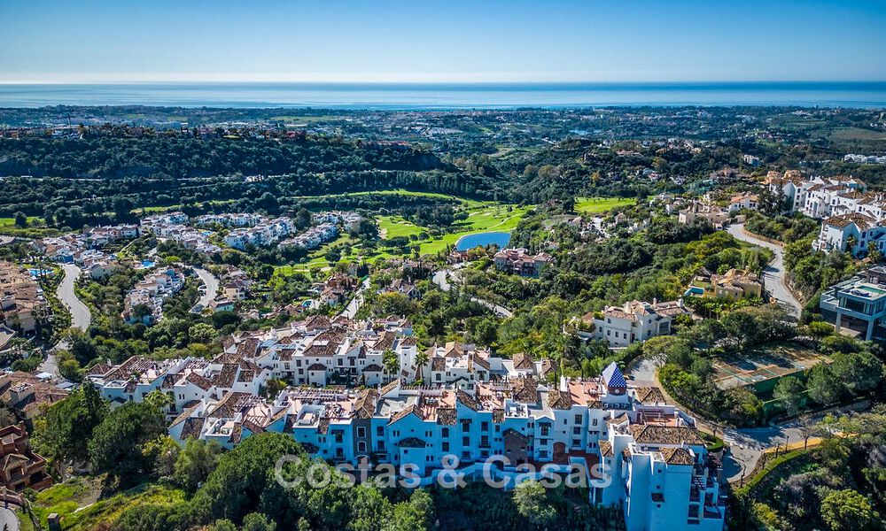 Lichtrijk hoekpenthouse met 360° uitzicht in het golfresort Los Arqueros in Marbella - Benahavis 806861