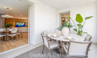 Instapklaar, eigentijds gerenoveerd luxe penthouse te koop op loopafstand van het strand in Los Monteros, Oost-Marbella 806559 