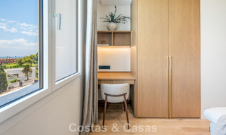 Instapklaar, eigentijds gerenoveerd luxe penthouse te koop op loopafstand van het strand in Los Monteros, Oost-Marbella 806563 