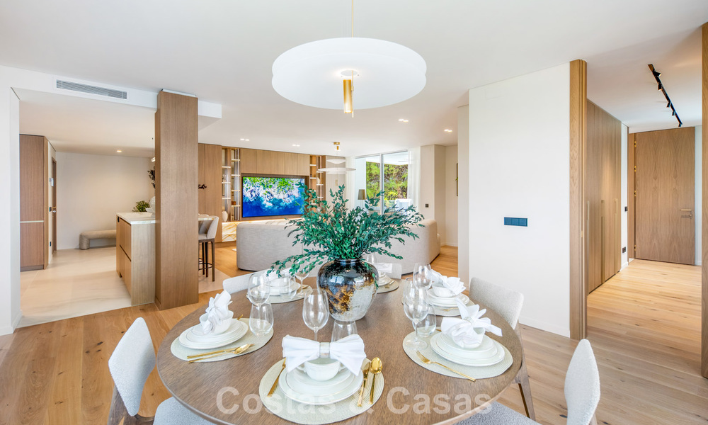 Instapklaar, eigentijds gerenoveerd luxe penthouse te koop op loopafstand van het strand in Los Monteros, Oost-Marbella 806573