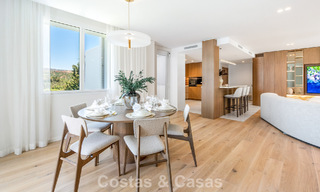 Instapklaar, eigentijds gerenoveerd luxe penthouse te koop op loopafstand van het strand in Los Monteros, Oost-Marbella 806574 