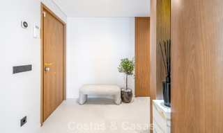 Instapklaar, eigentijds gerenoveerd luxe penthouse te koop op loopafstand van het strand in Los Monteros, Oost-Marbella 806575 