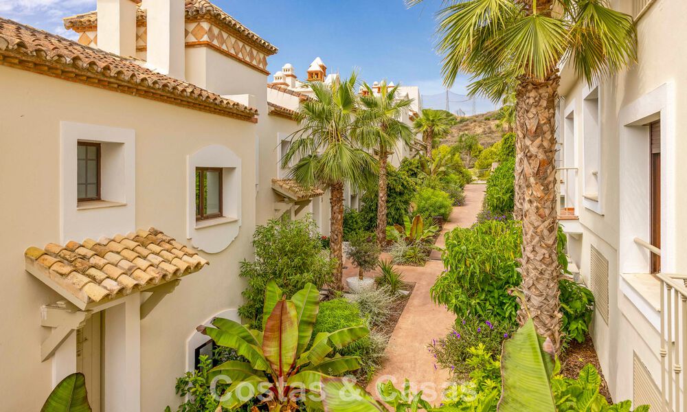 Instapklare, schakelwoningen met Mediterrane bouwstijl te koop direct aan de golfbaan in Estepona 806867