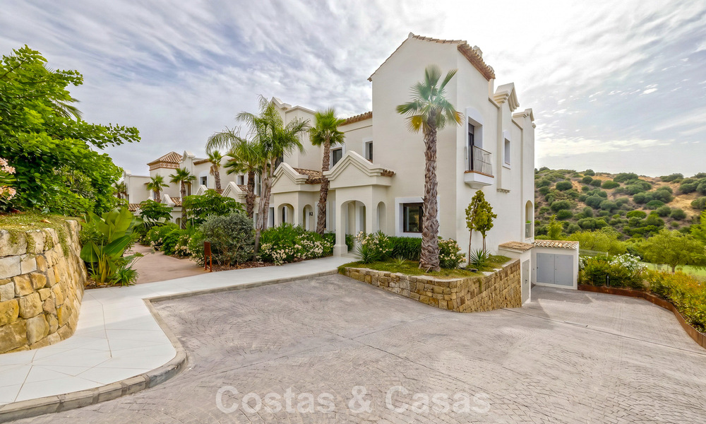 Instapklare, schakelwoningen met Mediterrane bouwstijl te koop direct aan de golfbaan in Estepona 806876