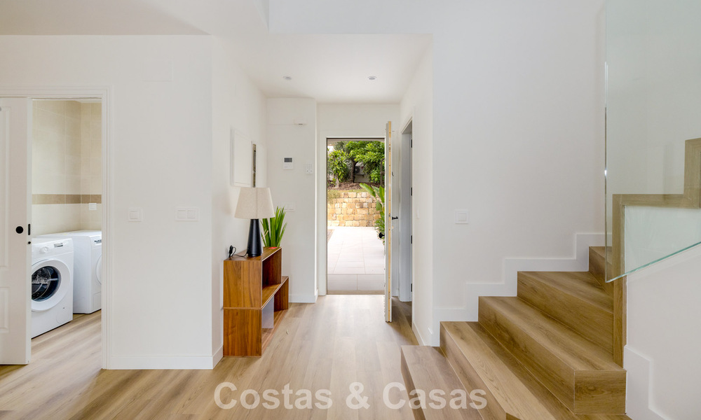 Instapklare, schakelwoningen met Mediterrane bouwstijl te koop direct aan de golfbaan in Estepona 806883