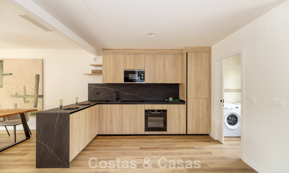 Instapklare, schakelwoningen met Mediterrane bouwstijl te koop direct aan de golfbaan in Estepona 806896