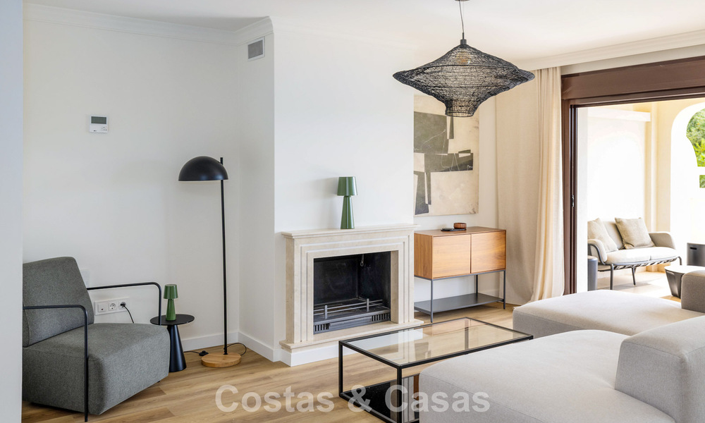 Instapklare, schakelwoningen met Mediterrane bouwstijl te koop direct aan de golfbaan in Estepona 806905