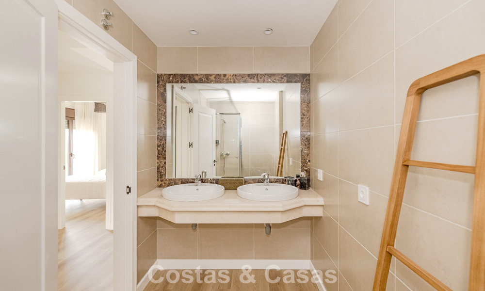 Instapklare, schakelwoningen met Mediterrane bouwstijl te koop direct aan de golfbaan in Estepona 806912