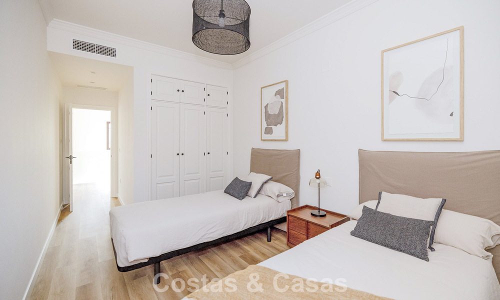 Instapklare, schakelwoningen met Mediterrane bouwstijl te koop direct aan de golfbaan in Estepona 806914
