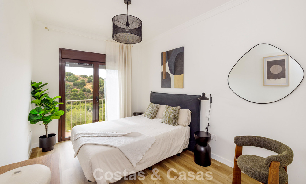 Instapklare, schakelwoningen met Mediterrane bouwstijl te koop direct aan de golfbaan in Estepona 806924